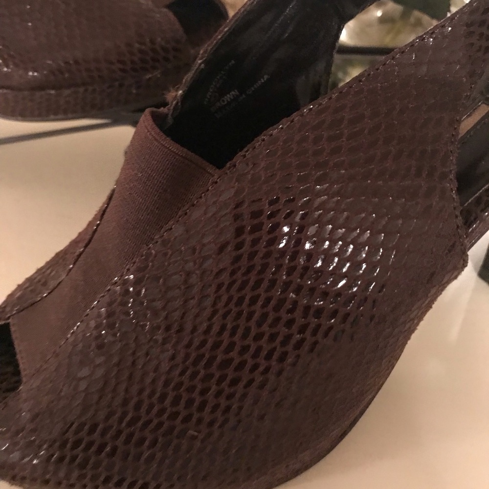 New Direction | Brown Heels - Picture 3 of 8